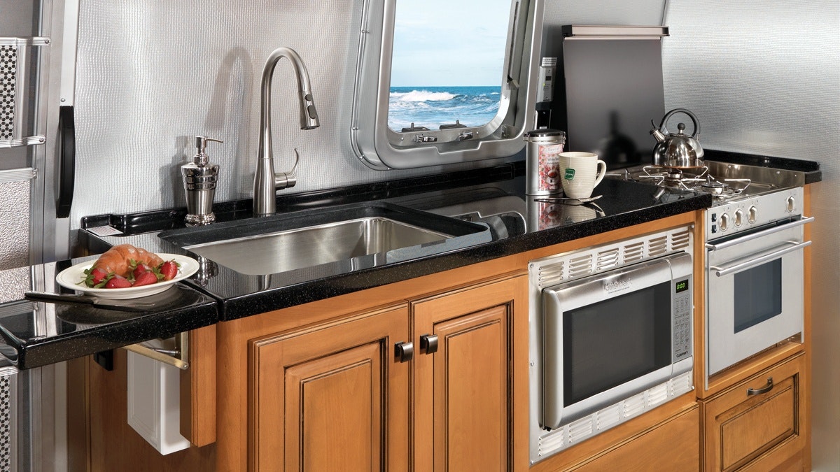 Classic-Overview-Features-3-Kitchen